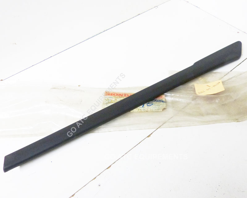Moulure baguette GAUCHE OEM neuf HONDA SA50 VISION